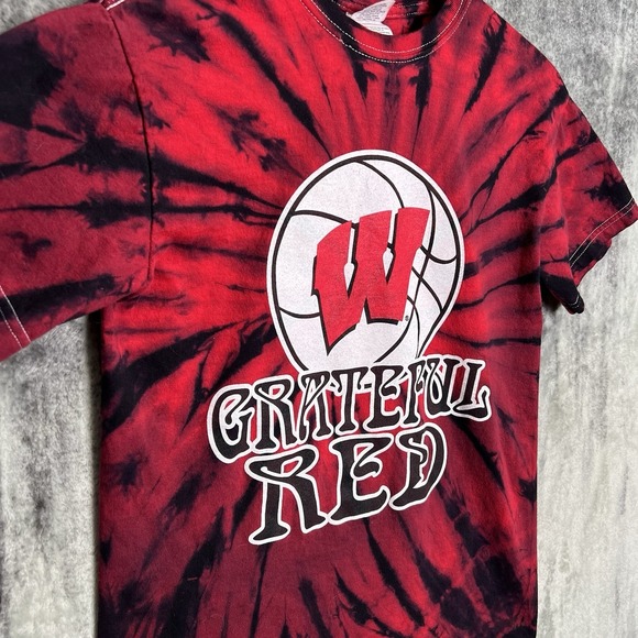 University of Wisconsin Badgers Basketball Grateful Red Tie Dye T-Shirt Size S - Picture 2 of 6